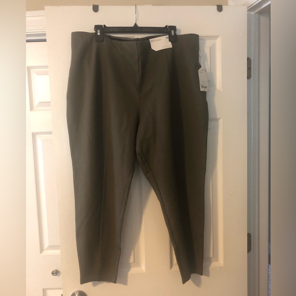 New with tags Stylus pull on olive green ponte ankle pant with front slits 2X